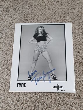 TERI BYRNE (FYRE) Signed Autographed Photo